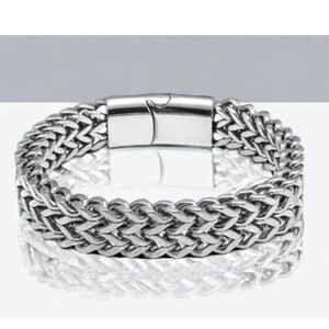 Vintage Stainless Steal Silver Chain Bracelet with Magnetic Click In Closure.